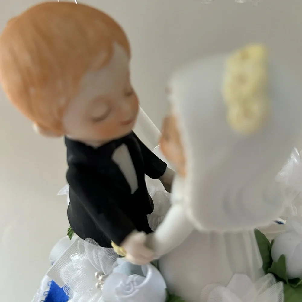 Wedding Cake Topper with Bride and Groom